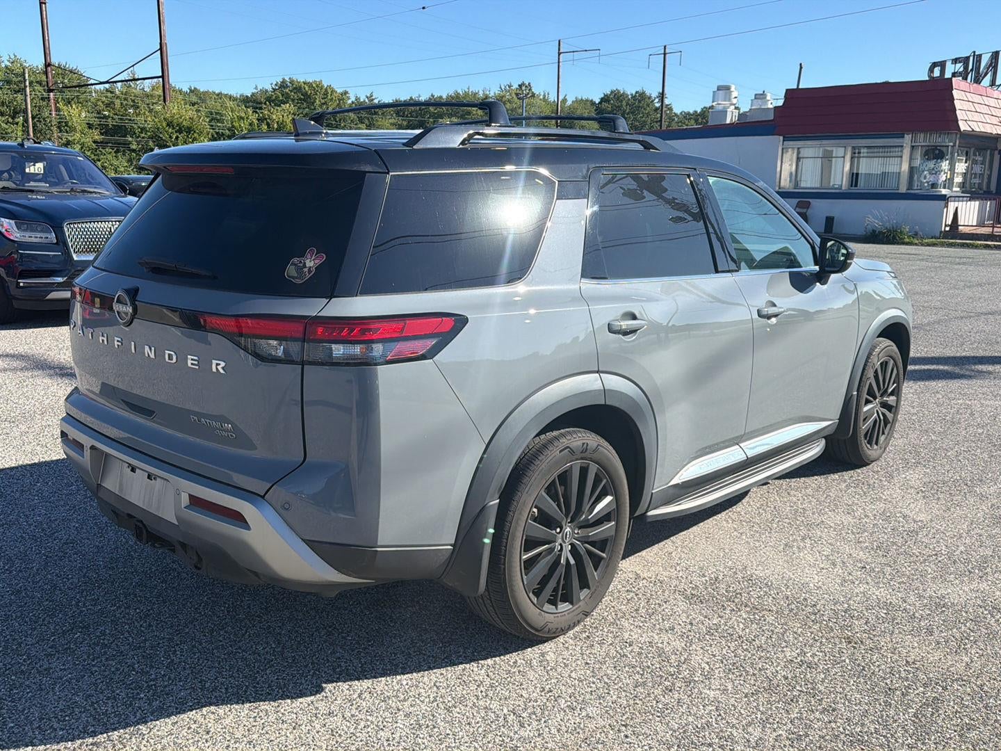2023 Nissan Pathfinder Platinum