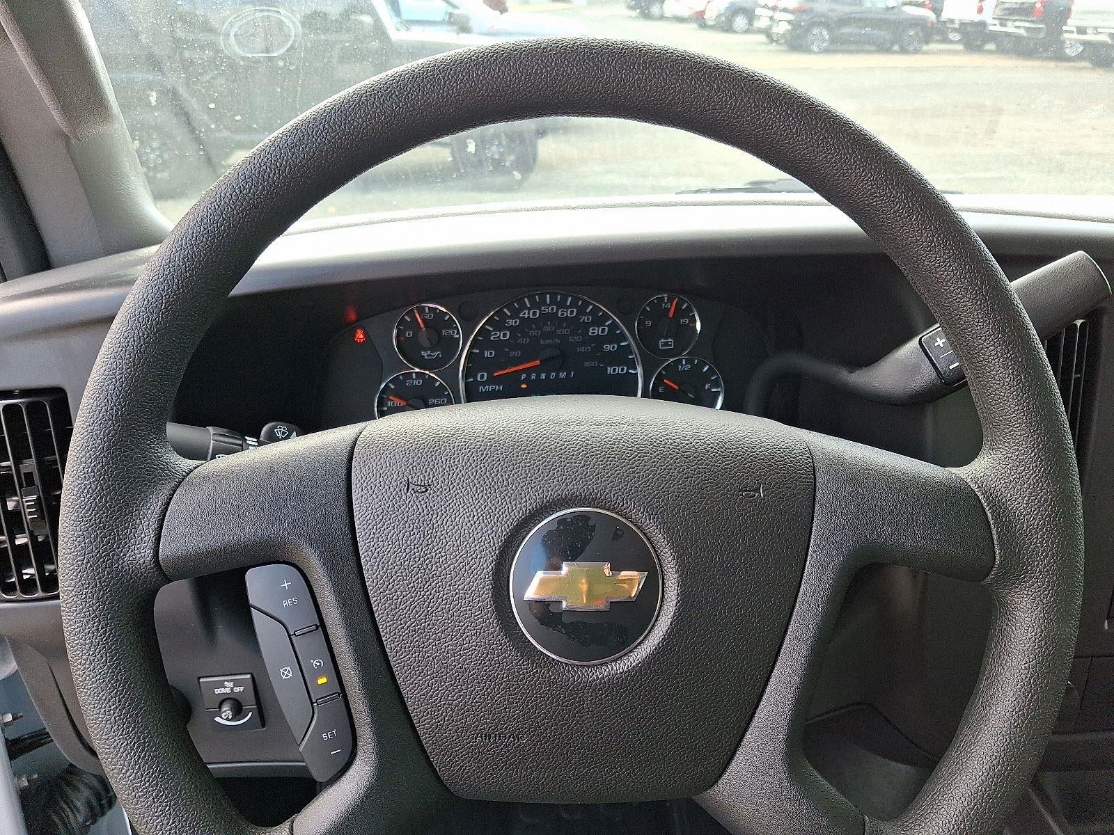 2025 Chevrolet Express Cutaway 3500 1WT