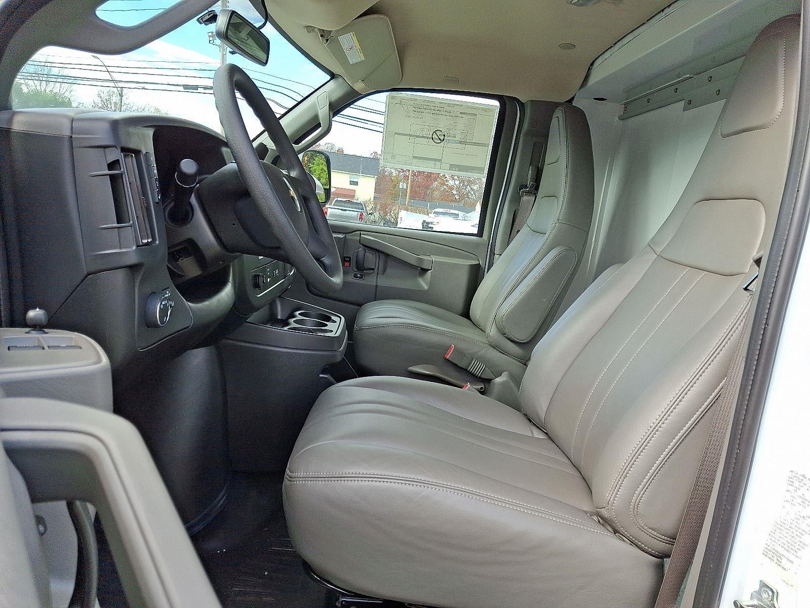 2025 Chevrolet Express Cutaway 3500 1WT