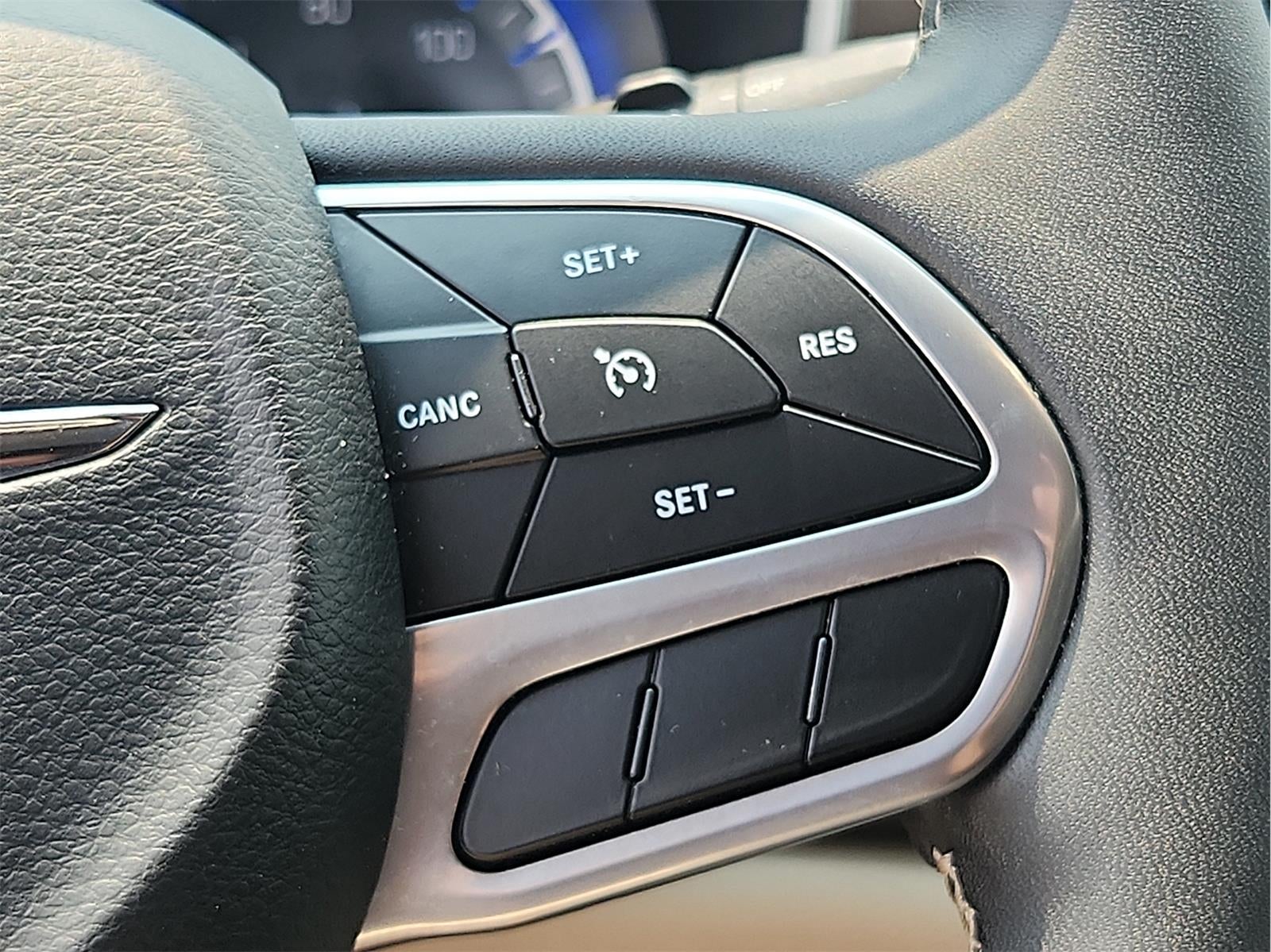 2024 Chrysler Voyager LX