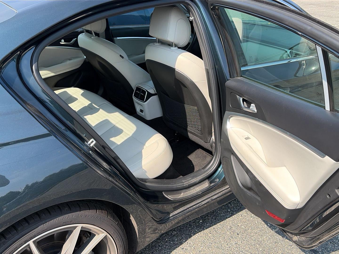 2025 Genesis G70 2.5T